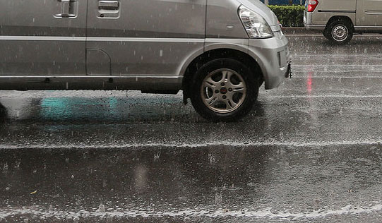 天津下雨出现泡沫 天津下雨图片