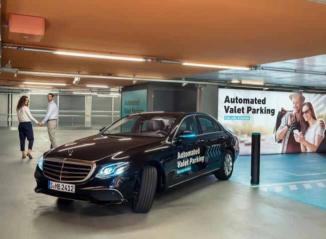 奔驰博物馆停车场试点项目：通过智能手机实现自动泊车