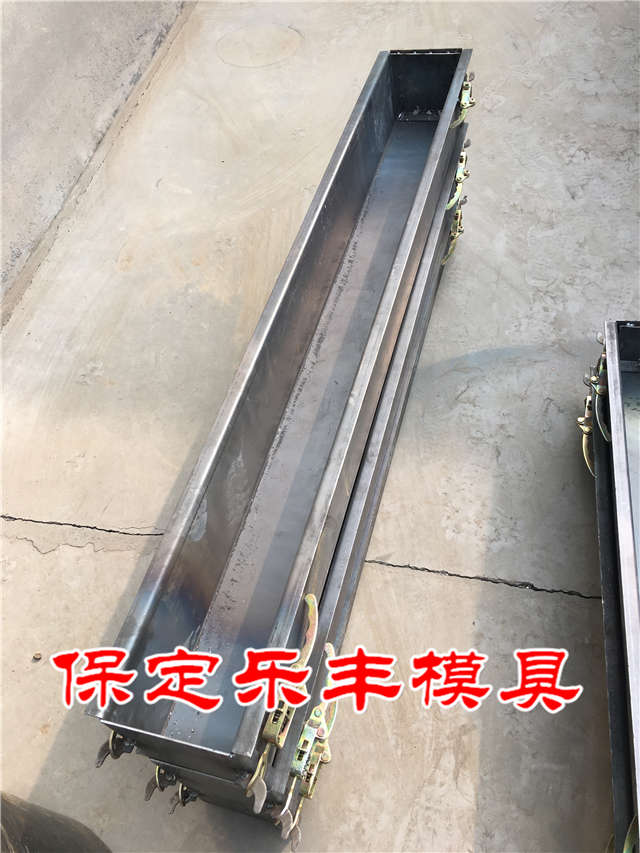 标志桩模具12