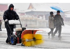 听说好多地方开始下雪了 不搞一台小型扫雪机 抛雪机来试试