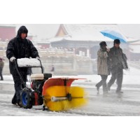 听说好多地方开始下雪了 不搞一台小型扫雪机 抛雪机来试试