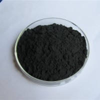 氧化镨黑褐色粉末，溶于酸不溶于水和醇