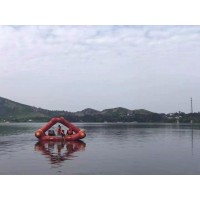 自扶正救生艇运输便捷，动力强劲，结实可靠