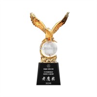 雄鹰展翅金属老鹰水晶奖杯制作新款大气创意纪念银行保险公司奖杯